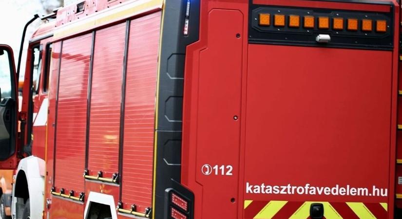 Beszakadt egy épület teteje Eger központjában