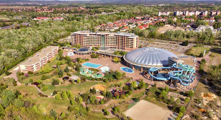 Fojtó, irritáló szag miatt kellett teljesen kiüríteni a budapesti Aquaworld élményfürdőt