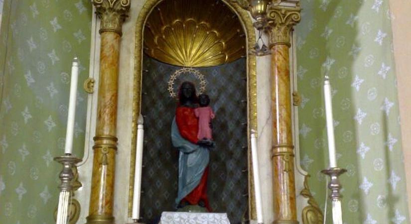 Mitől lett fekete a temesrékási Fekete Madonna?
