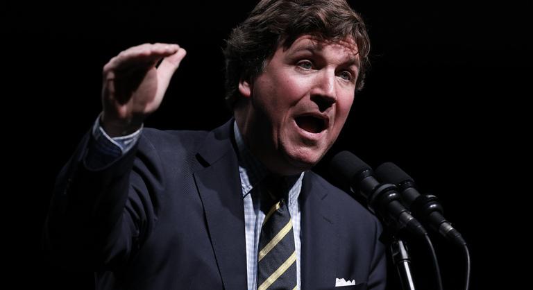 Tucker Carlson az ukrán kényszersorozásokról: Mégis honnan van jogosítványa ehhez Zelenszkijnek?