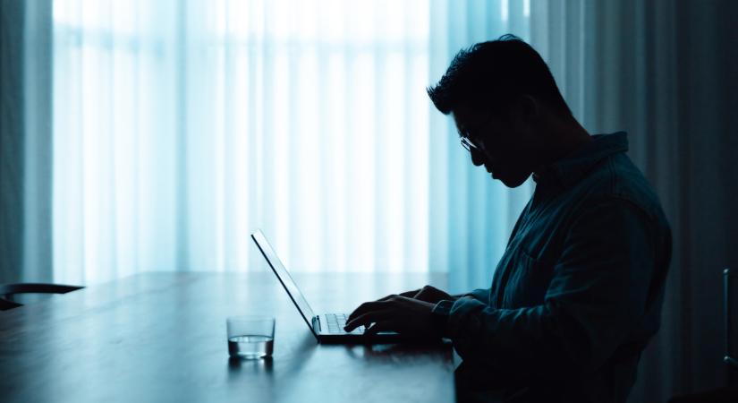 Rendőrkézen a hírhedt magyar hekker: hónapokig bénította a hazai internetet, így bukott le