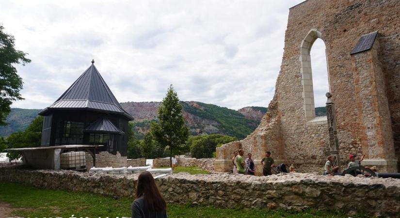 Kincsek, legendák, visszatérő múlt