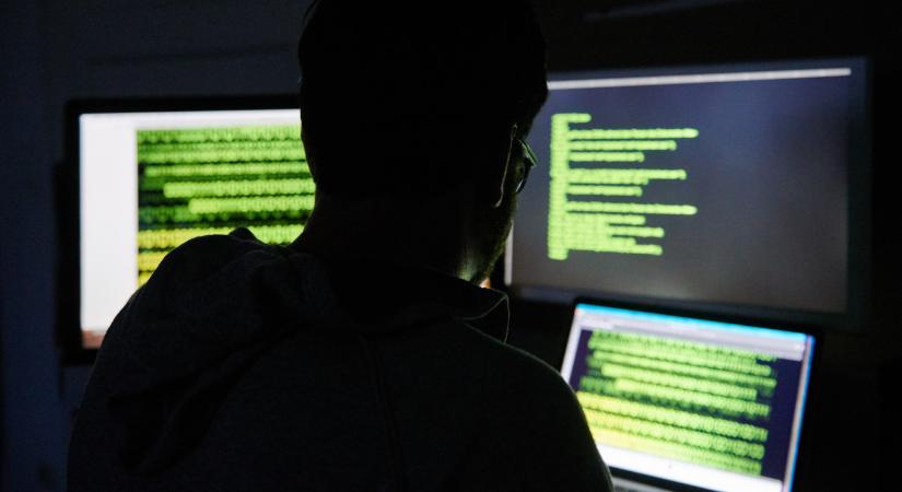 Azt mondta magáról, hogy kibernyomozó, 4 millió forintot csalt ki a gyanútlan asszonytól