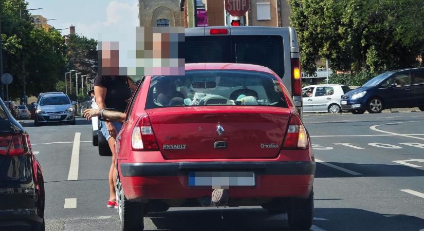 Baleset van egy forgalmas úton Szombathelyen - fotók