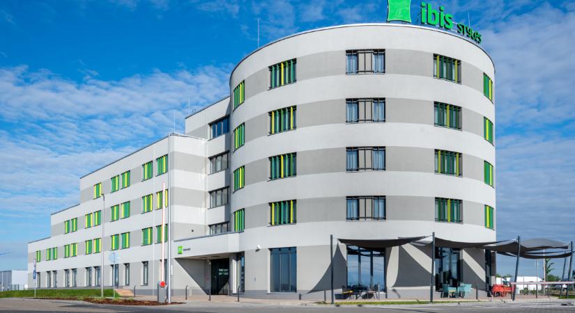 Megnyílt az új hipermodern szálloda Debrecenben – fotók