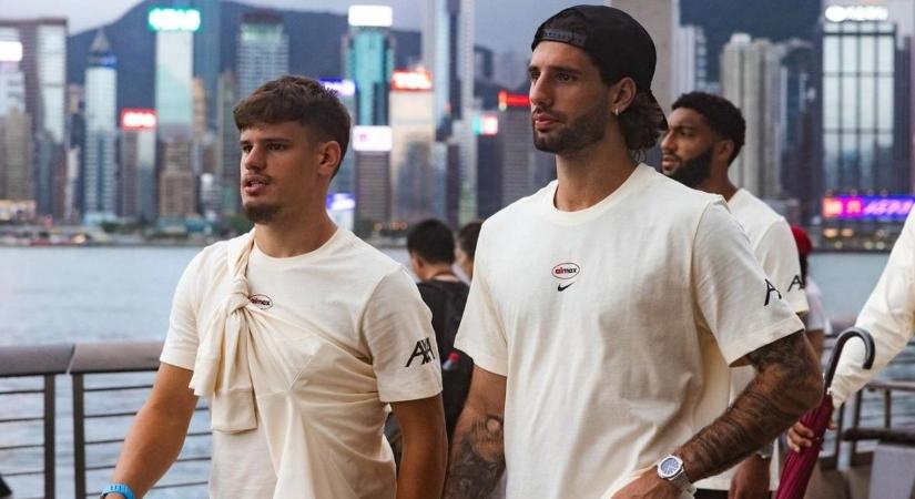 Nem meglepetés, hogy ki mellett ült Szoboszlai a Liverpool ázsiai repülőútján (FOTÓK)