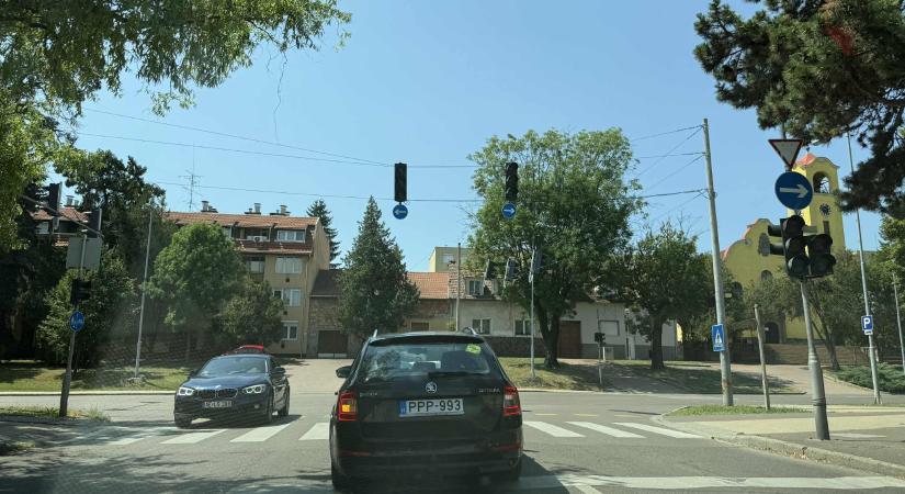 Lehalt a jelzőlámpa rendszer egy része Egerben hétfőn
