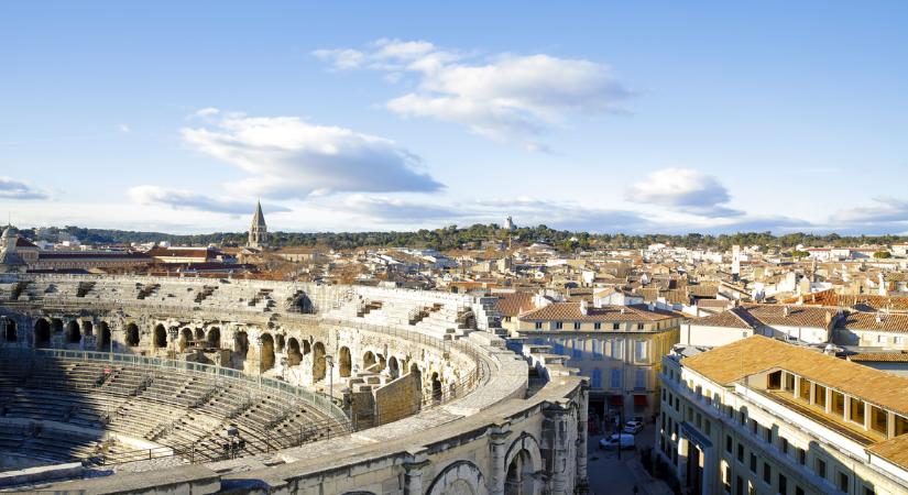 Ideiglenesen kijárási tilalmat vezetnek be a 16 éven aluliak számára a dél-franciaországi Nimes-ben