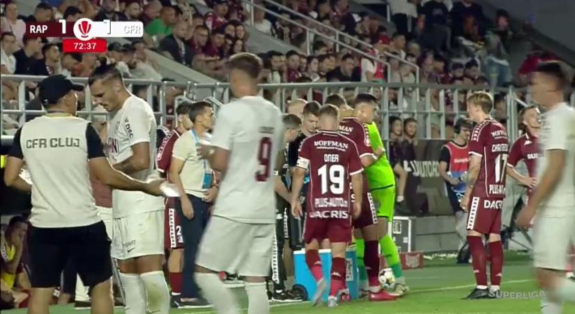 Balhé: A volt Vidi-játékos a pályán ment neki a csapattársának - videó