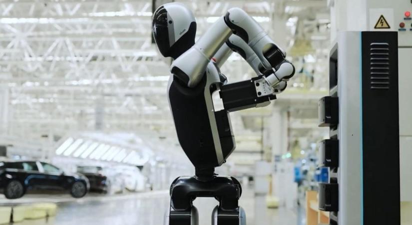 Kína olyan humanoid robotot mutatott be, ami teljesen önellátó