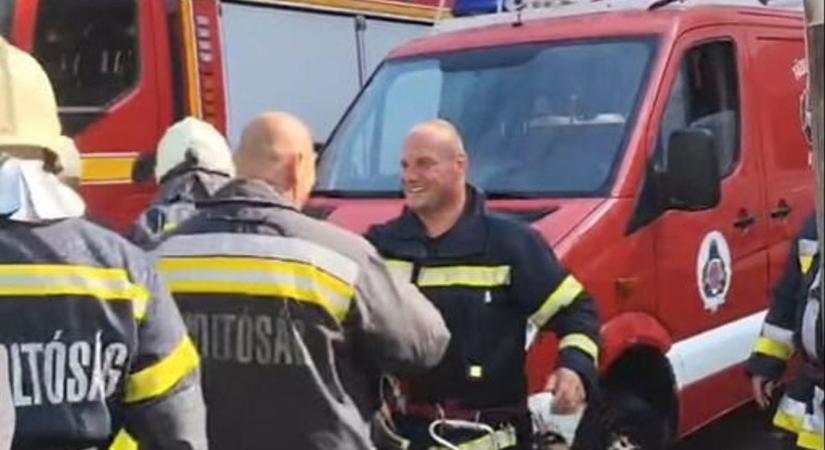 Megható családi fotók és videó az ünneplésről: ötgyerekes apa lett a veszprémi tűzoltó