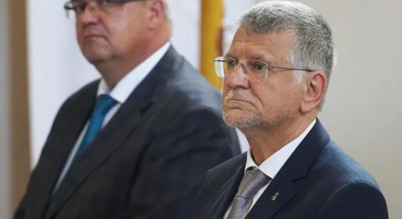 Eltűnt Kövér László bajsza