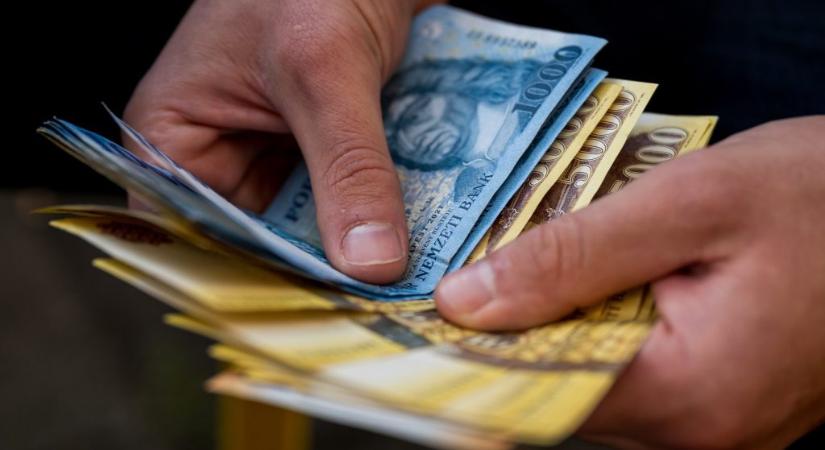 Kétszer jön augusztusban a családi pótlék – elmondjuk, miért