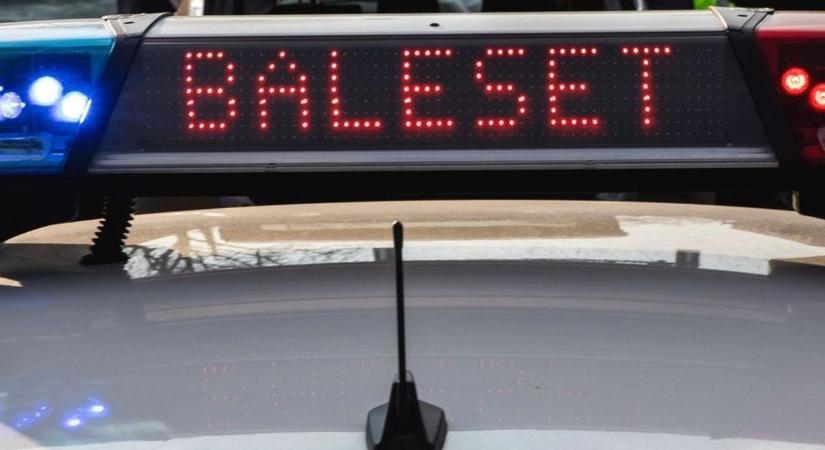 Rákóczi úti ütközés bénítja a közlekedést – tűzoltók a helyszínen!