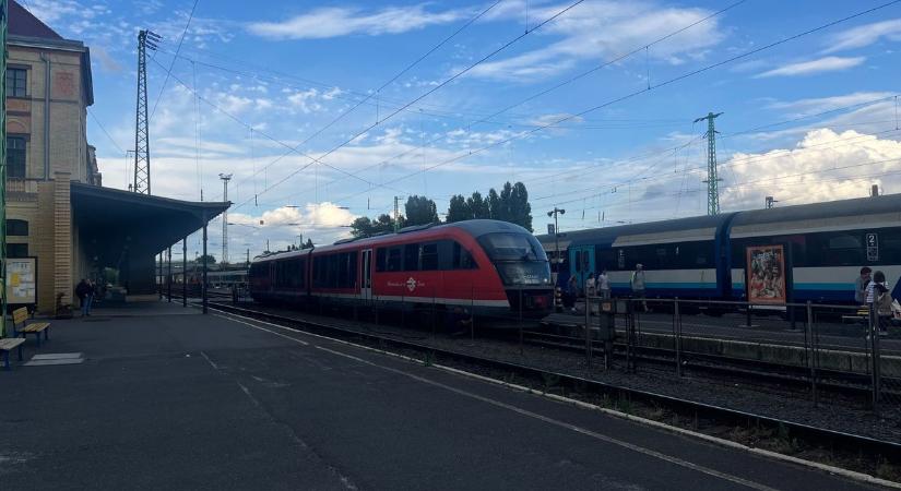 Riadalom: Egy órát késik a Pécsre tartó InterCity  mentőautó érkezett a vasútállomásra