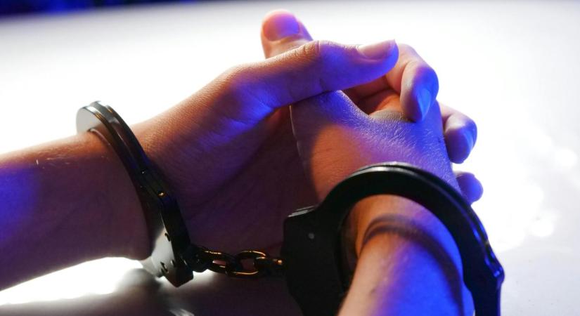 12 kilósan került elő a 7 éves kisfiú, a szülőket letartóztatták