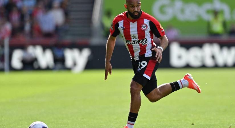Álmai klubjához, a Manchester Unitedhez szerződött a kameruni válogatott szélső