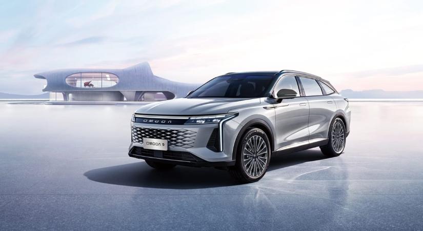 Magyarországon az 530 lovas legújabb kínai hibrid SUV, az Omoda 9