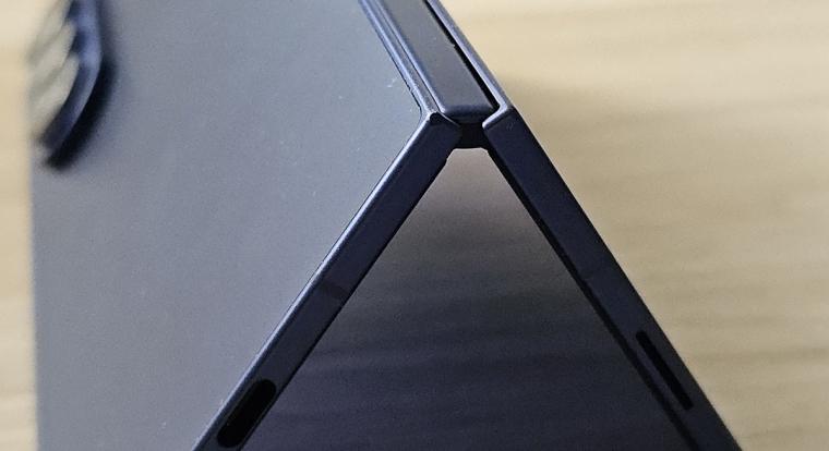 Sokkal tovább bírja a csiki-csukit a Samsung Galaxy Z Fold 7, mint elődje