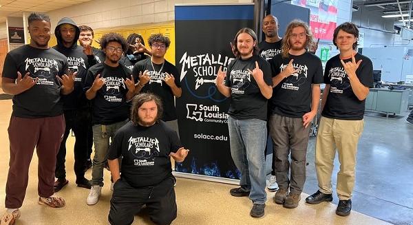 Újabb 15 oktatási intézményt támogat a Metallica