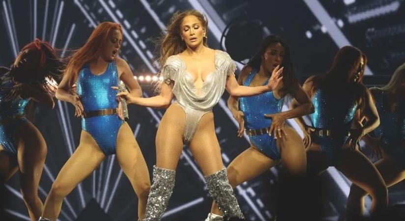 Nézd meg Jennifer Lopez csili-vili poharát, ebből ívott a világsztár budapesti koncertjén - fotó