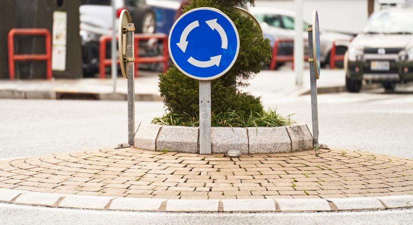 Bevált a körforgalomba telepített kamera, repkednek a bírságok