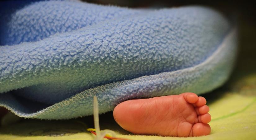 Csak öt és fél kilós volt az egyéves gyerek, alig etette az anyja