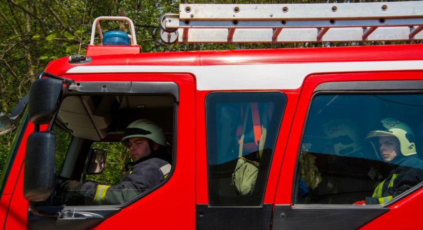 Életveszélyes helyzet alakult ki a templomnál – A tűzoltók is a helyszínre siettek