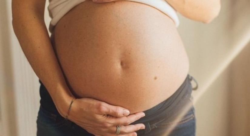 Borzalmas történet: karácsonykor szülte meg és hagyta magára gyermekét az édesanya