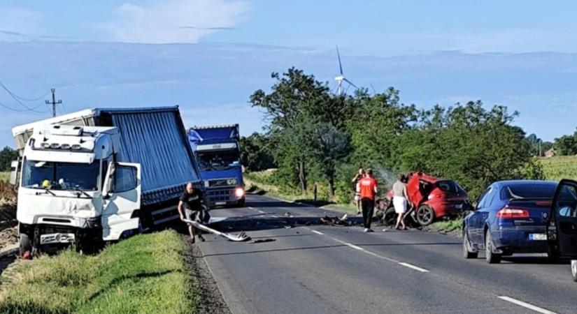 Tragédiával ért véget a sokkoló baleset a 13-as főúton