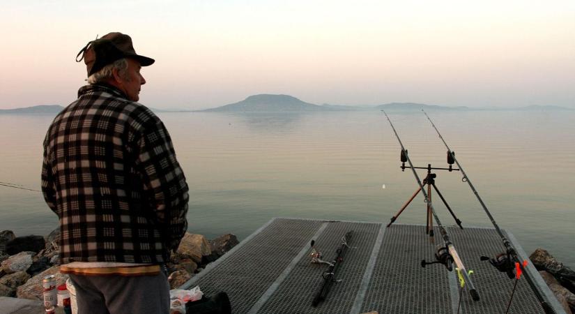 A horgászok milliókat buknak: döbbenetes bírságok záporoztak az elmúlt fél évben a Balatonnál