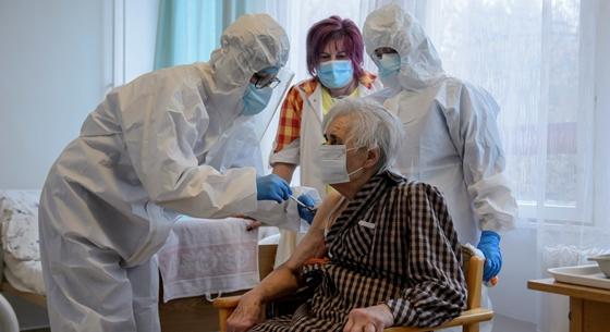 Talán nem érdemes beoltani a legidősebb súlyos betegeket, figyelmeztetnek a norvégok
