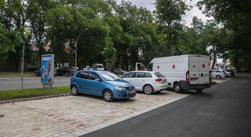 Könnyítenek a kisgyermekesek parkolásán Debrecenben, de nem mindenhol fog működni