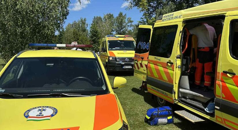 Egy pillanat alatt történt a baj a komáromi tónál – mentők is érkeztek