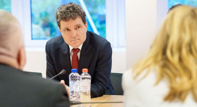 Aggasztja az államfőt a kommunizmus iránt növekvő nosztalgia