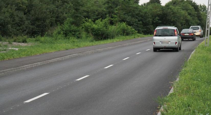 Ész nélkül ugrálnak ki a kocsik elé, Hajdú-Biharban is figyelmeztetik a sofőröket