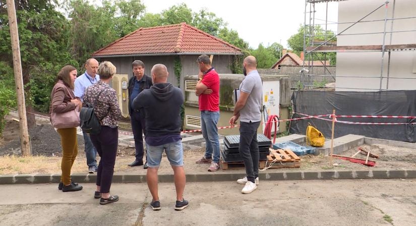 Új járda és közvilágítás épül a Kishegyi úton