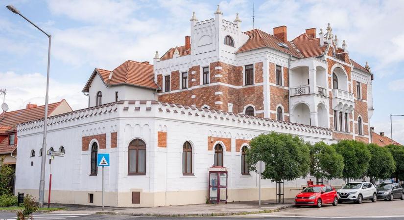 A postapalota földszinti részét az önkormányzat részére bocsátja a Széchenyi Egyetem