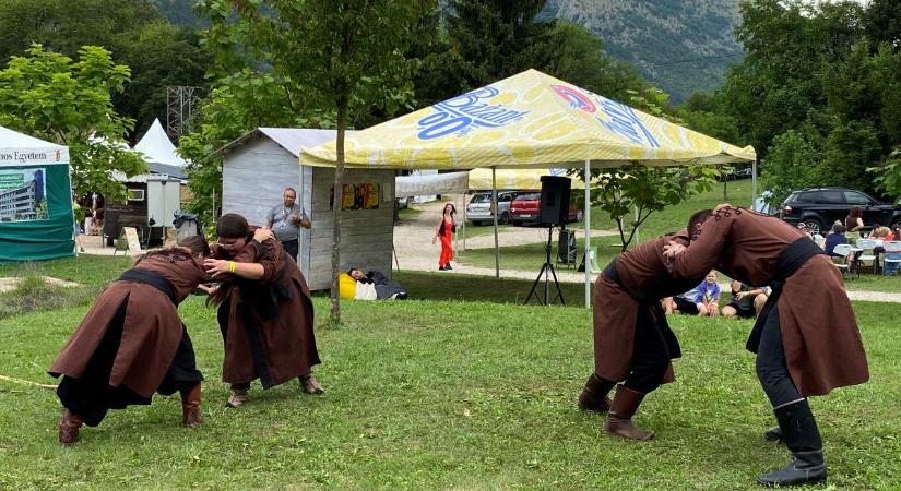 Harci bemutatók és foglalkozások Gombaszögön