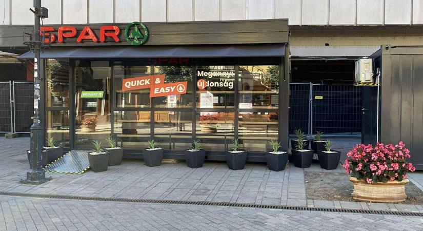 Fellélegezhetnek a belvárosiak – konténerbolt nyílik Győrben