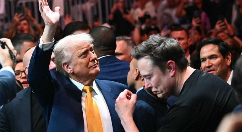 Trump és Musk vitáján Jeff Bezos kaszálhat nagyot – persze csak ha képes a cége kiváltani a SpaceX-et