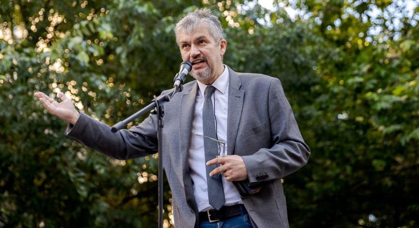 Hadházy arról, hogy vezet a Tisza Zuglóban: „Ameddig nem ismertek a jelöltek nevei, az ilyen kutatások csak politikai furkósbotnak jók”