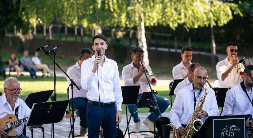 Örökzöld swing a várárokban, koncertet adott a Hanság Big Band