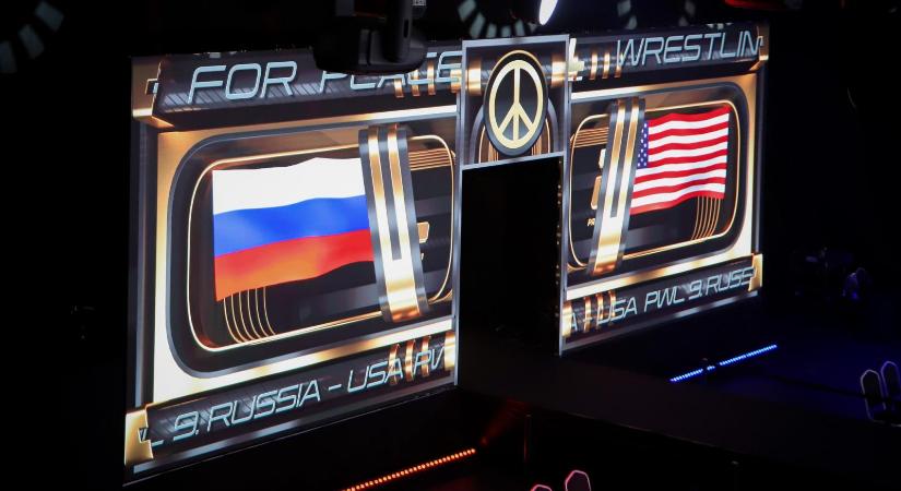 Szinte teljes titokban orosz-amerikai versenyt szerveztek Németh Szilárd birkózóbirodalmában, a Fidesz ki is használta
