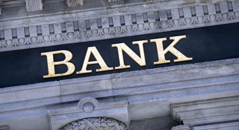 Nagy leállás az egyik magyar banknál – mutatjuk, mit érint