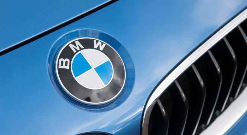 Kiskaput keres a BMW, ragaszkodik a sorhathoz és a V8-hoz is