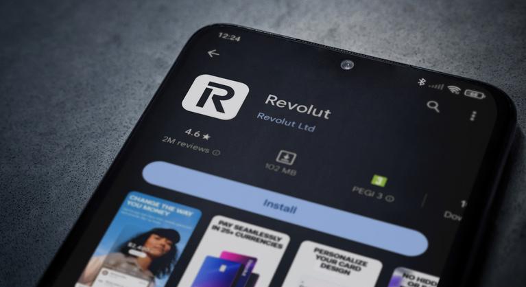 Magyarok tízezrei kérhetik számon a Revoluttól, hogy akkor most mi van a pénzükkel