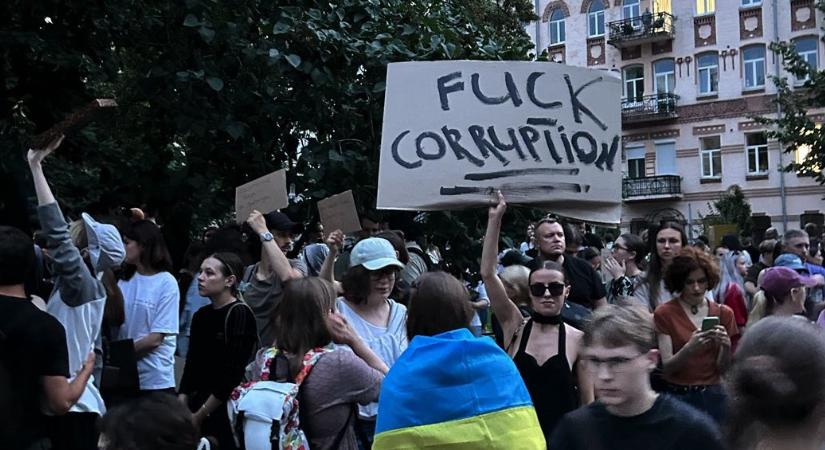 Tüntetések Ukrajnában a korrupcióellenes hivatalok függetlenségéért