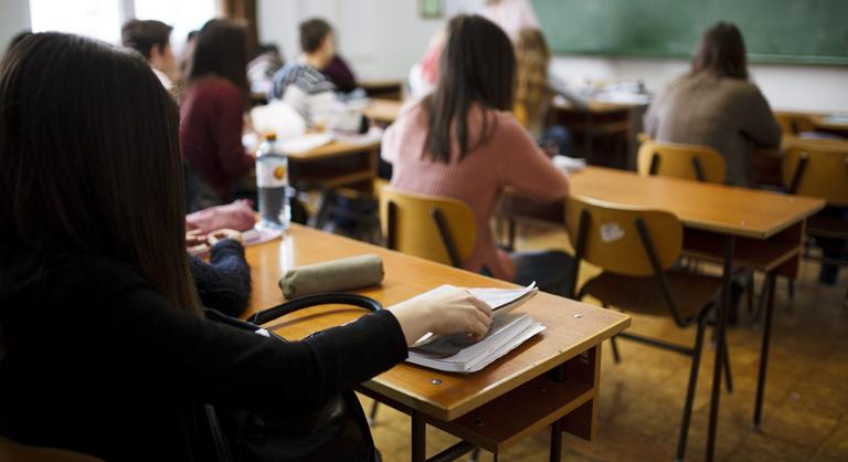 Az iskolák szeptembertől felzárkóztatási támogatást kapnak a külföldről hazatérő diákok után