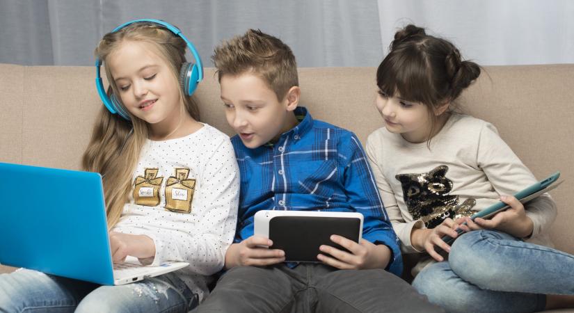 Kütyük, képernyők, nyári szünet – tudatos szülőség digitális korban